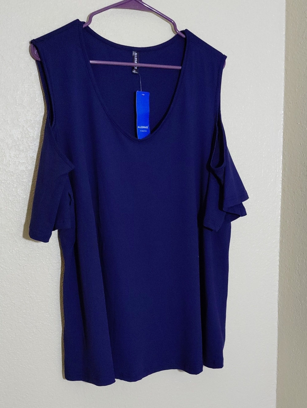 NWT SIZE 2X Cold-Shoulder V-Neck Tunic in Navy